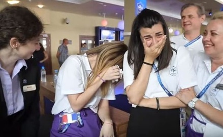 Сотрудницы отеля в Истре расплакались на проводах сборной Франции