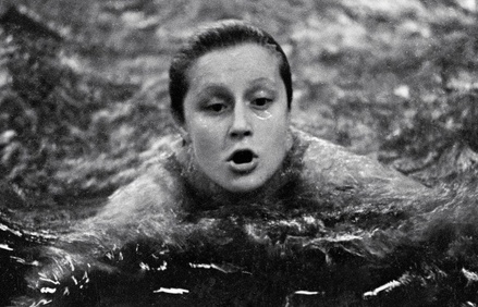 Умерла первая советская олимпийская чемпионка по плаванию