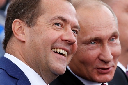Владимир Путин поздравил Дмитрия Медведева с днём рождения