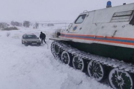 Больше 200 человек эвакуированы в Казахстане из-за снежного заноса
