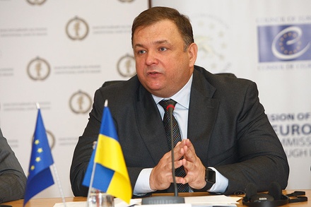 Уволенный глава КС Украины заявил об антиконституционном перевороте
