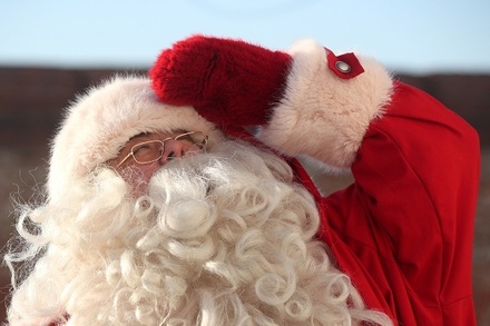 Дед Мороз в этом году вручил детям 325 тонн подарков