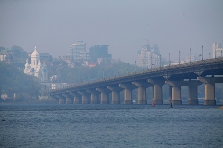 Военный эксперт призвал руководство ВС РФ выводить из строя мосты через Днепр