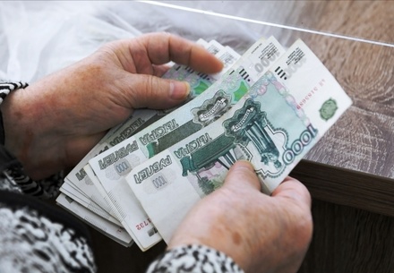 Опрос: каждый третий россиянин ежемесячно откладывает более 30% зарплаты