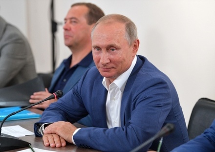 Путин поручил сократить количество проверок предпринимателей