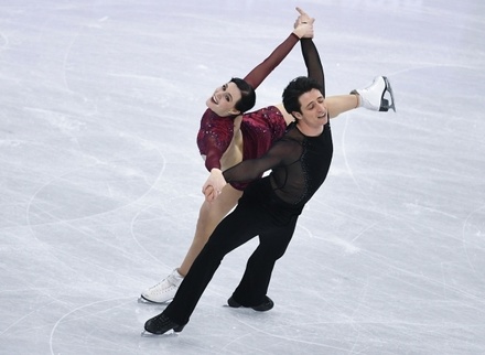 Канадцы Тесса Вирчу и Скотт Мойр обновили мировой рекорд в коротком танце на льду