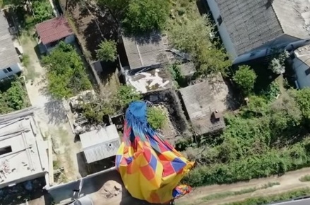 СМИ опубликовали видео с места приземления воздушного шара с ребёнком в Крыму