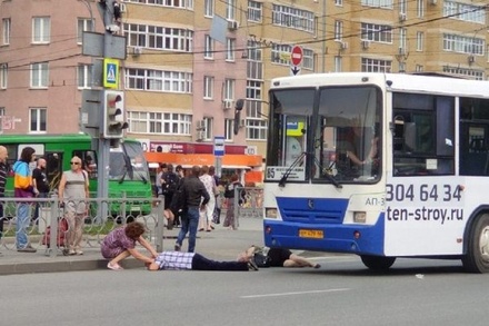 В Екатеринбурге автобус наехал на пешеходов