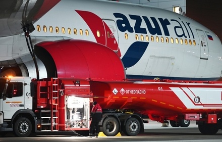 Авиакомпания AZUR air скорректировала график рейсов из-за санкций США