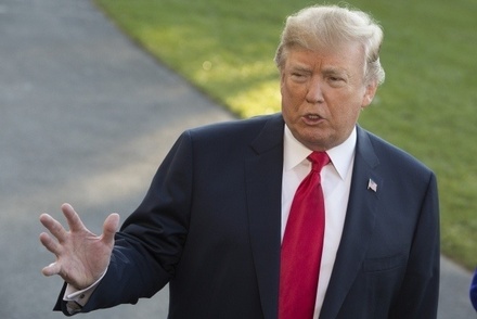 Дональд Трамп не стал отвечать на вопросы журналистов о выборах