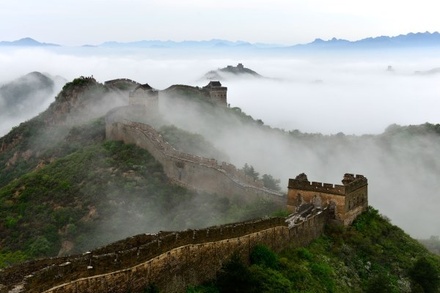Из-за сильных ливней обрушился участок Великой Китайской стены