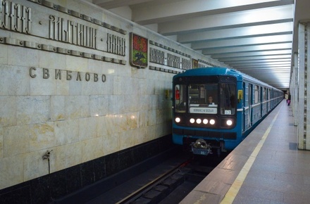 Мужчина выжил после падения на рельсы в московском метро