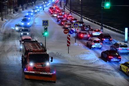 Москвичей попросили пересесть на общественный транспорт из-за 8-балльных пробок