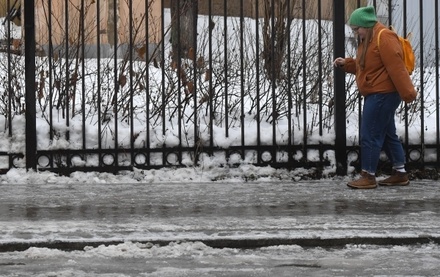 В МЧС предупредили москвичей о ледяном дожде и тумане в понедельник