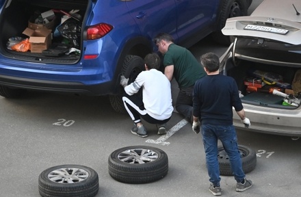 Вильфанд рекомендовал московским автомобилистам не спешить со сменой летней резины