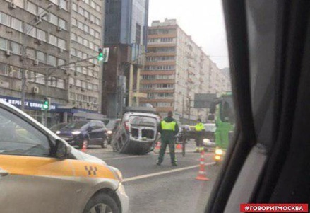 Два человека пострадали в ДТП на Ленинском проспекте