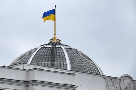 Верховная рада ввела режим ЧП на Украине