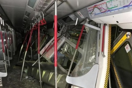 В метро Гонконга столкнулись поезда