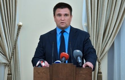 МИД Украины заявил об отказе забрать боевую технику из Крыма