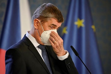 Премьер-министр Чехии обвинил ЕС в принуждении к покупке «Спутника V»