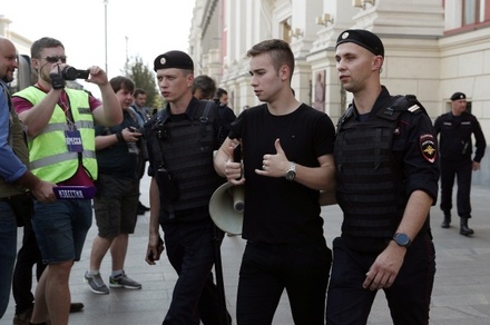 СМИ сообщили о задержании у мэрии Москвы более 200 человек