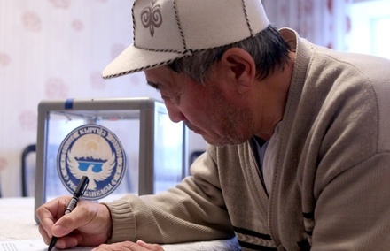 ЦИК Киргизии признал референдум по изменению Конституции состоявшимся