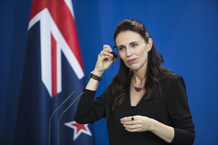 Премьер Новой Зеландии вернулась на работу после 1,5 месяцев декрета