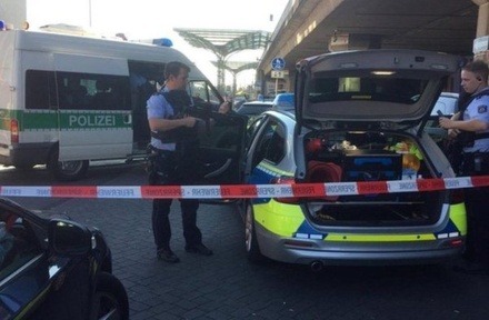 Полиция сообщила о захвате заложников у главного вокзала Кёльна