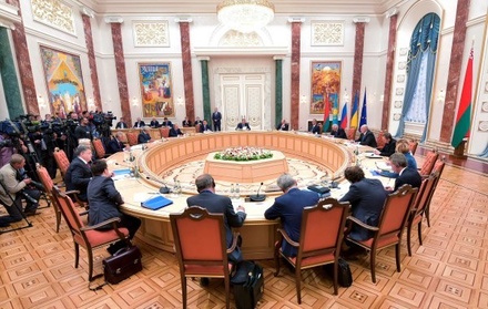 В Минске закончилась встреча президентов России и Украины