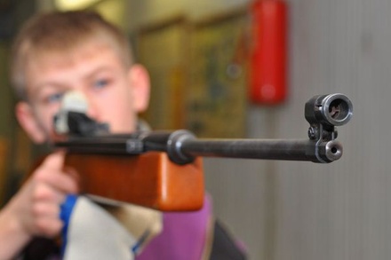 В Самаре подросток пронёс в школу пневматическую винтовку