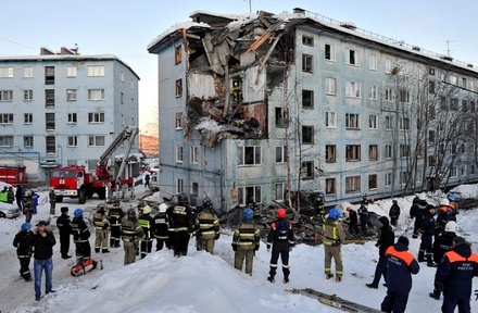 Следствие считает взрыв в жилом доме в Мурманске умышленным