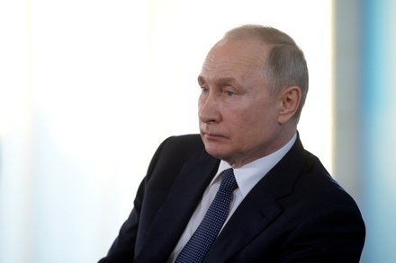 Владимир Путин призвал быть готовыми к любому развитию событий из-за коронавируса