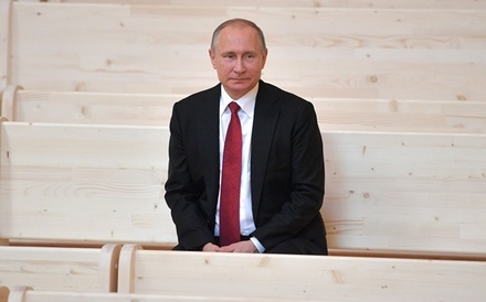 Путин ответил на предложение представить себя на подлодке в одном душе с геем