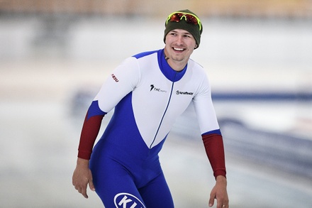 Российский конькобежец Павел Кулижников завоевал три золотые медали на ЧЕ