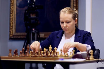 Российская шахматистка обыграла украинку и стала чемпионкой мира по блицу
