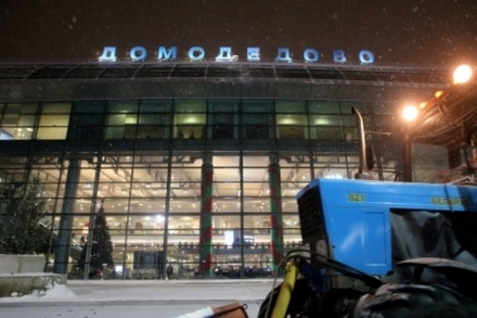 В Домодедове самолёт повредил шасси из-за столкновения со снегоуборщиком