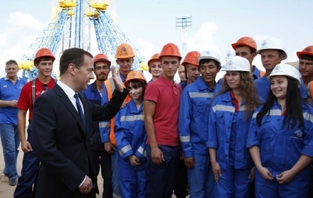 Медведев призвал сократить отставание от планов строительства Восточного
