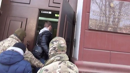 ФСБ задержала в Крыму 20 сторонников «Хизб ут-Тахрир»