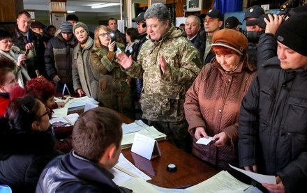 Пётр Порошенко посетил избирательный участок в Краматорске