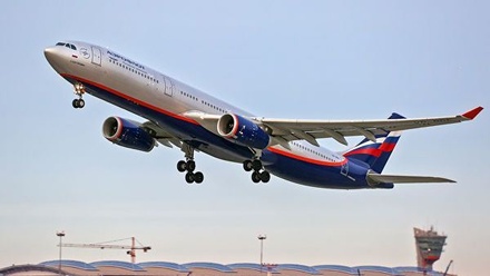 НАК сообщил, что захватчик рейса «Аэрофлота» Сургут—Москва всё ещё на борту самолёта