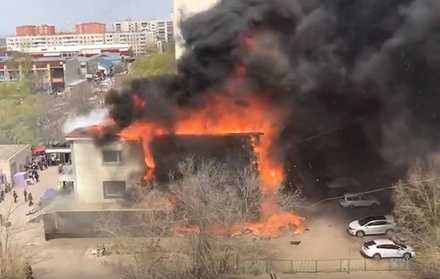 В Казахстане произошёл пожар в торговом доме