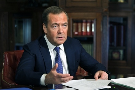 Медведев: США пытаются получить компоненты биооружия
