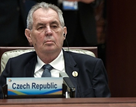 Президенту Чехии поставили зонд для питания из-за цирроза печени