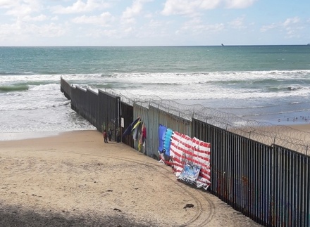 Суд запретил Дональду Трампу строить стену с Мексикой за счёт бюджета США