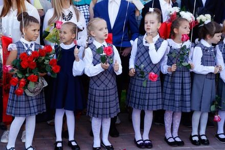 В тюменской школе не отменят запрет на брюки для девочек без одобрения Совета родителей