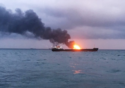 Аксёнов: 10 моряков погибли при пожаре на двух судах в Чёрном море
