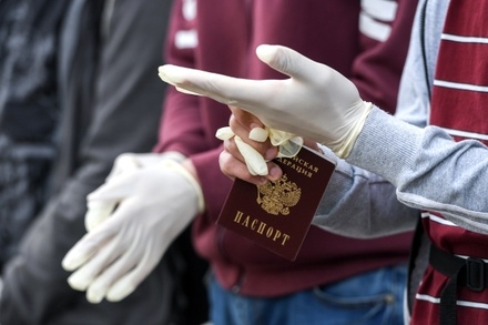 В Мосгордуме раскритиковали врачей за рекомендации не носить перчатки 