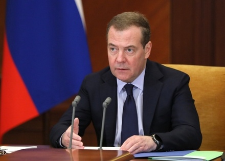 Медведев: Байден «по рассеянности» может начать третью мировую войну