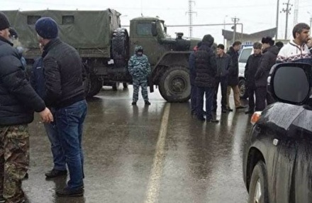 При подрыве на трассе в Дагестане погиб полицейский из Красноярска