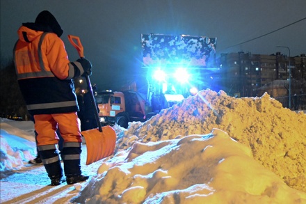 В Подмосковье в расчистке улиц от снега задействовано почти 2 тыс. единиц техники 